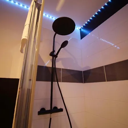 Romantica Balnéo - Olympe Suites&spa Lille, Croix, Roubaix Appartamento *